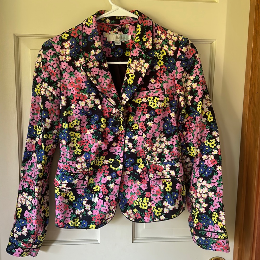 Boden Size 4 Cotton Linen 2 button floral jacket with piping, fully lined.